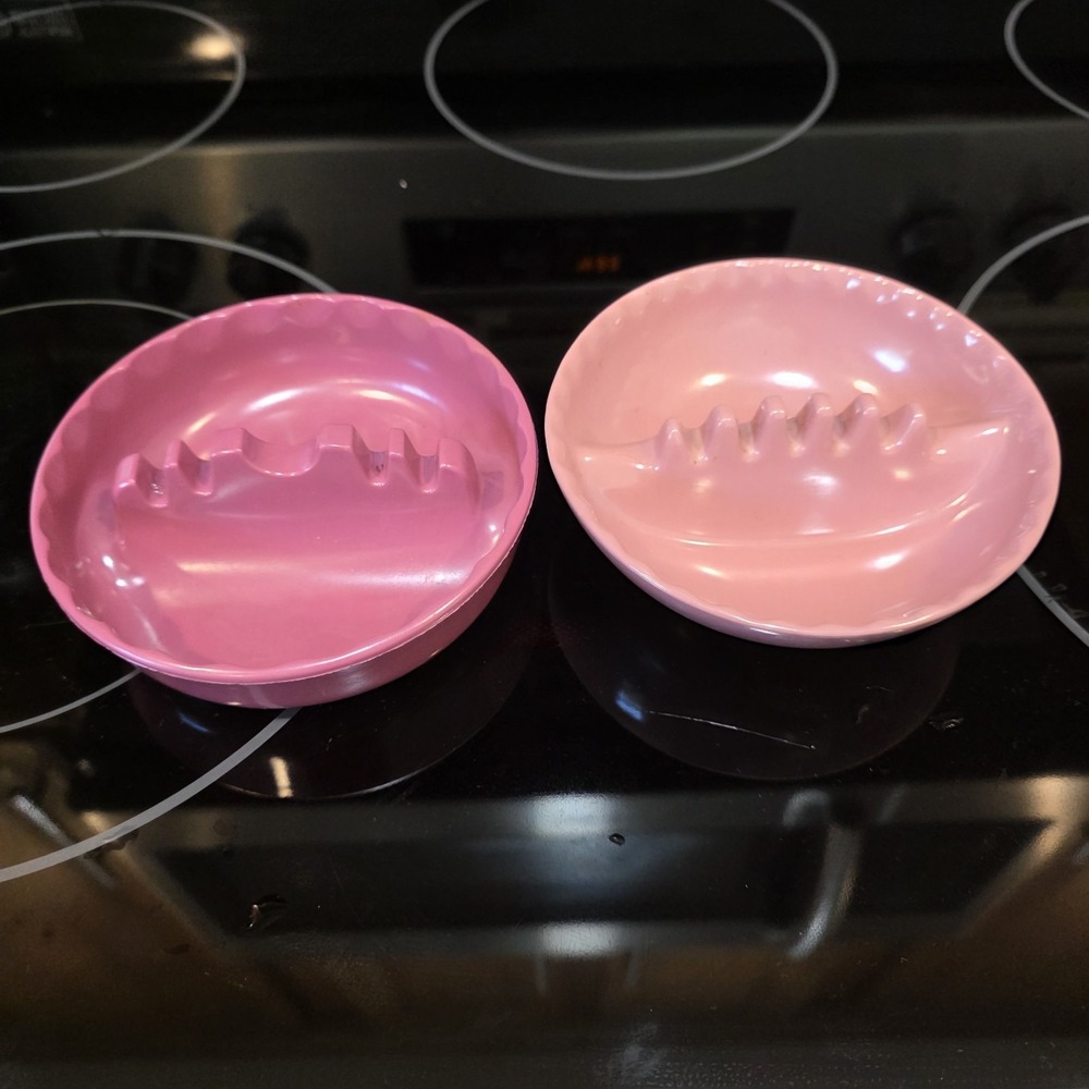2 Vintage Melamine Ashtrays 5" Mauve and Rose Pink Made in USA Willert OEB-Line